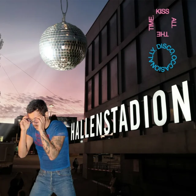 Dear Harry, die Disco-Kugel hängt schon. We’re not saying anything…but this would look very good on an arena tour schedule. 🪩✨ 

#pleasecometous #harrystyles #zürich #kissallthetimediscooccasionally